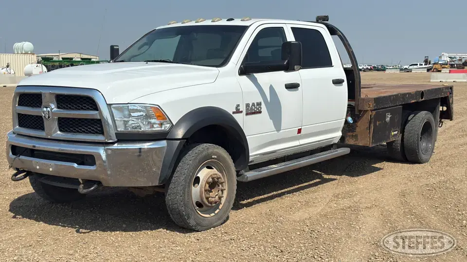 2015 Ram 5500HD Flatbed Truck