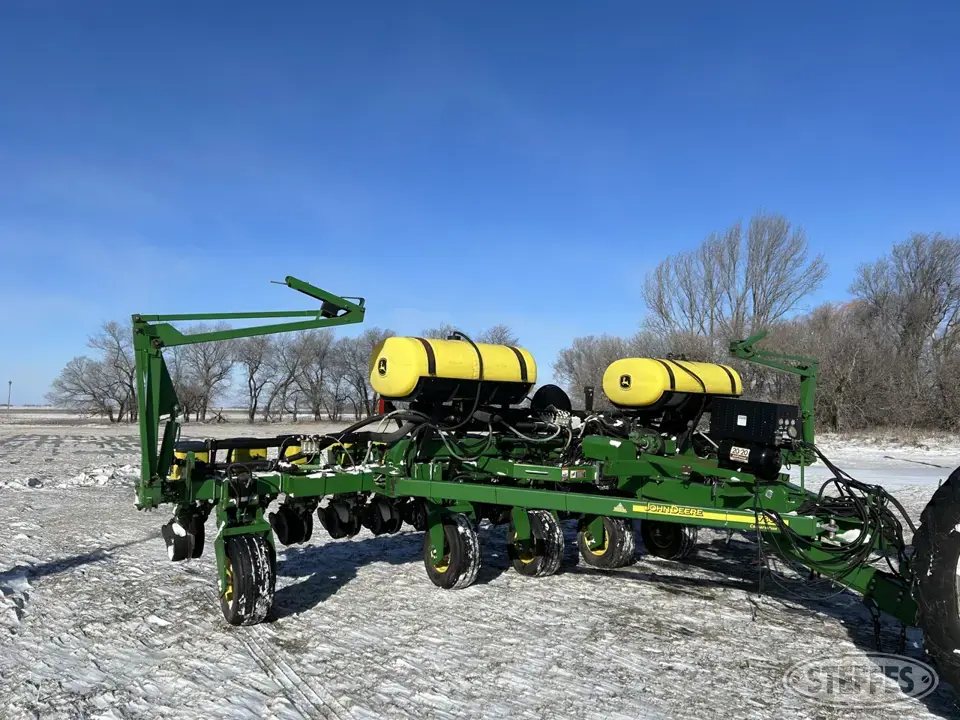 2002 John Deere 1780 12 or More Row Planter