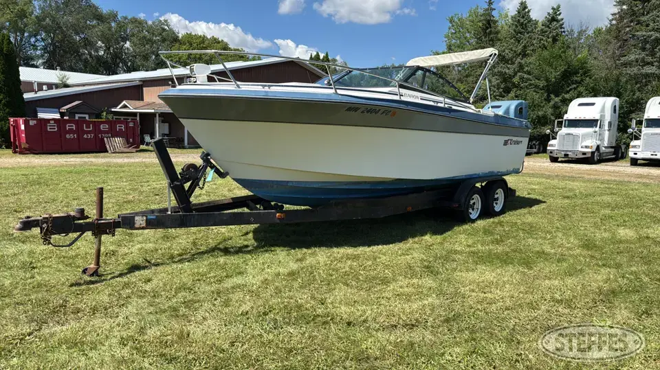 1986 Cruisers Baron Boat