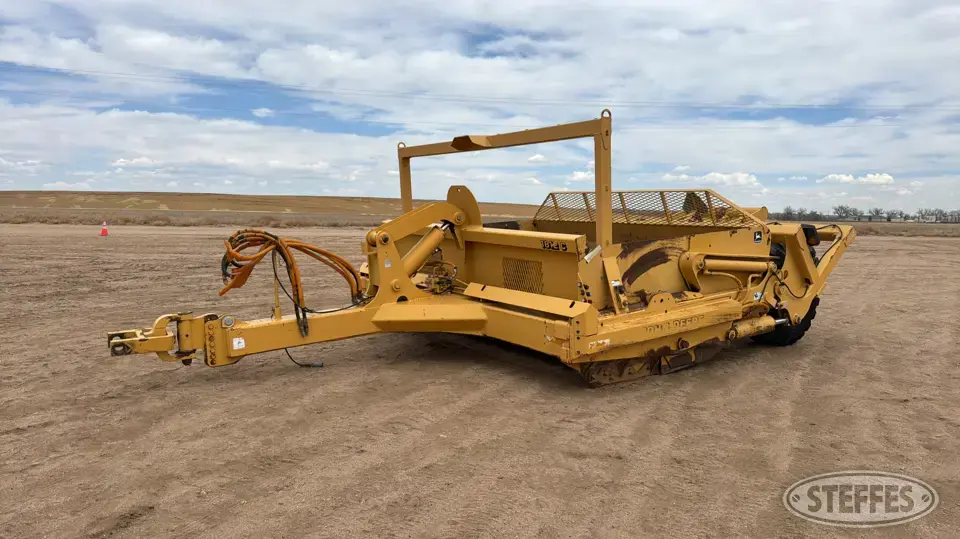 2000 Deere 1812C Pull Scraper