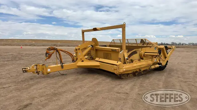 2000 Deere 1812C