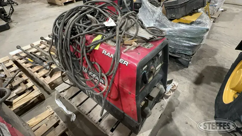 Lincoln Electric Ranger 225 Welding