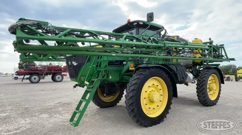 2016 John Deere R4045 Self-Propelled Sprayer