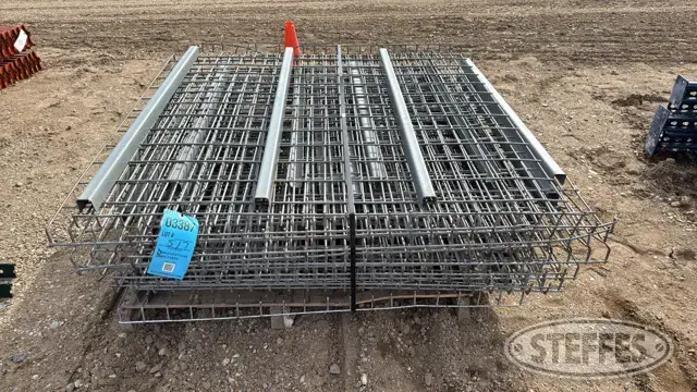 Pallet rack wire decking