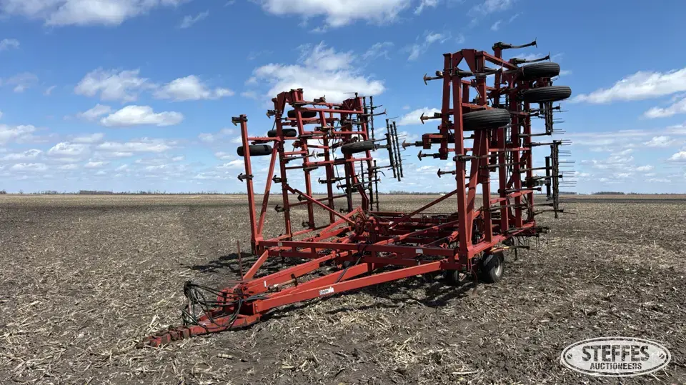 Case IH 4900 Vibratiller Field Cultivator