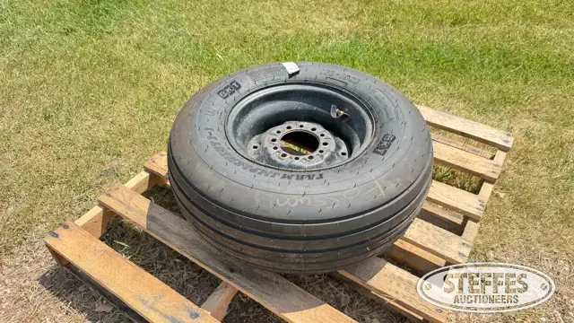 BKT 11L-15 implement tire