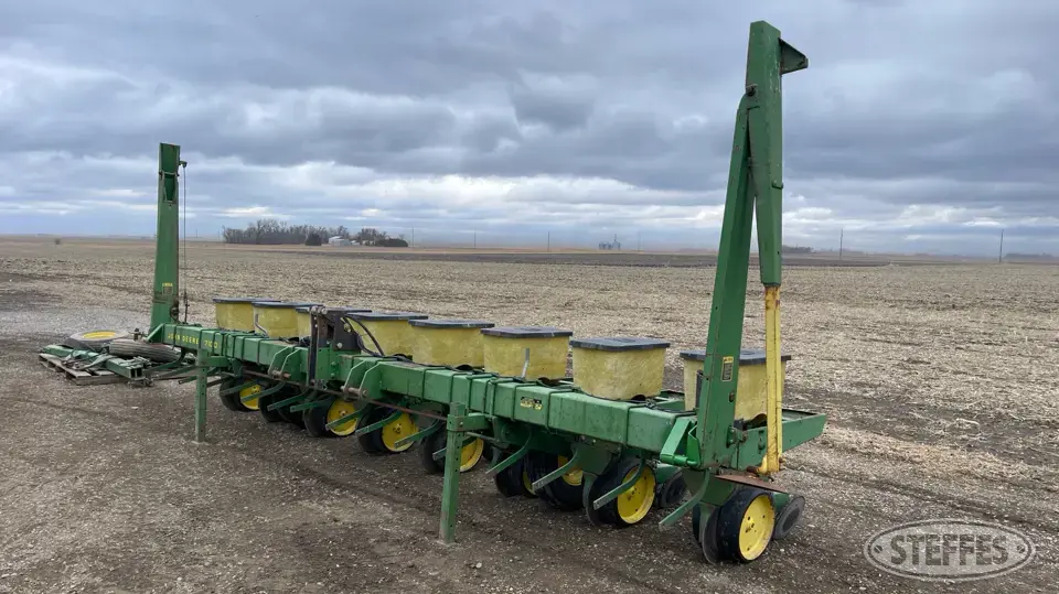 John Deere 7100 Less Than 12 Row Planter