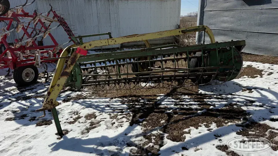 John Deere 896A Rake