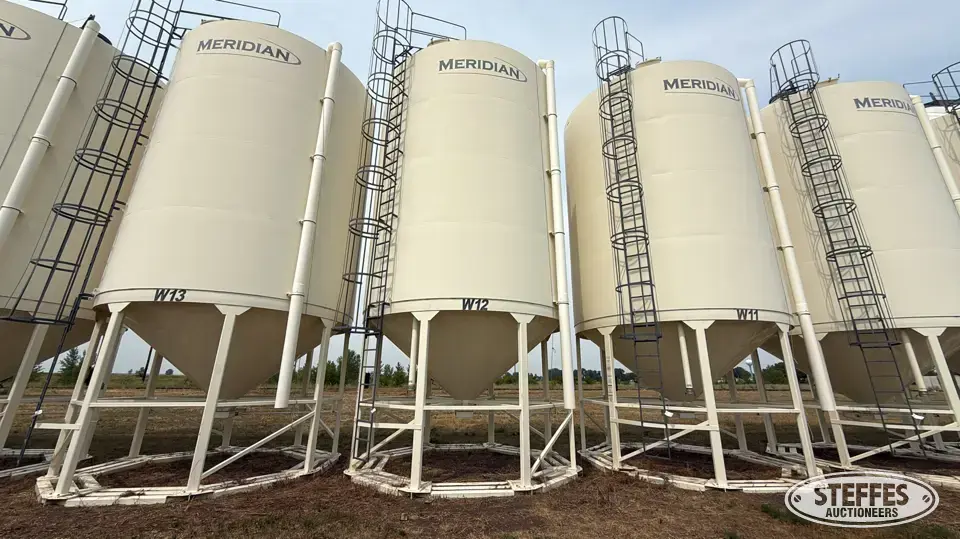2014 Meridian M1620-40 Hopper Bin