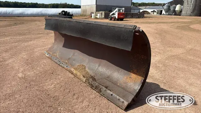 Skid steer snow blade