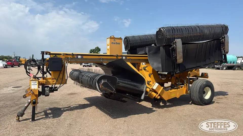 2015 Oxbo 334 Rake