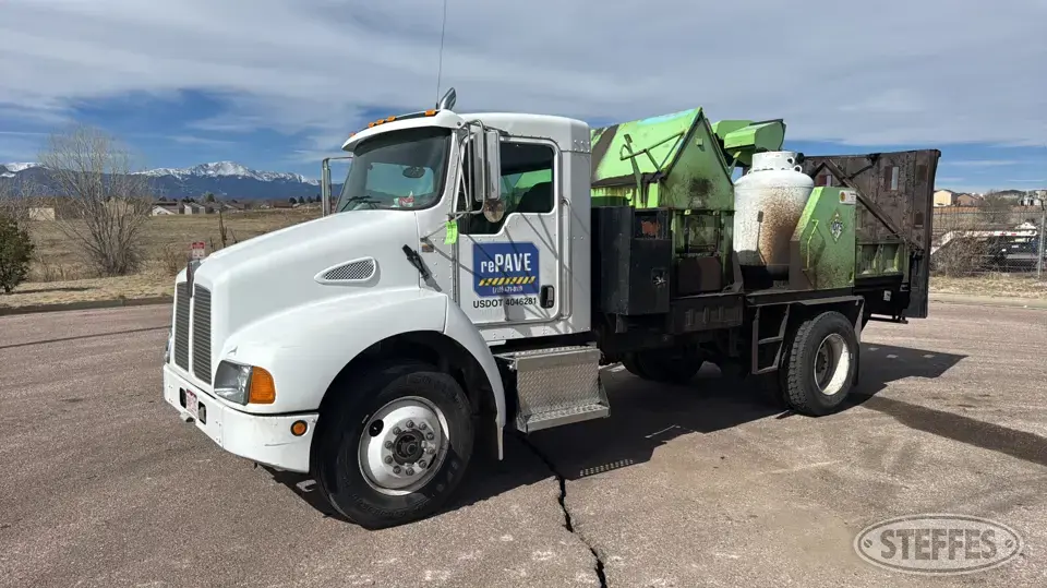 2004 Kenworth T300 Specialty Truck