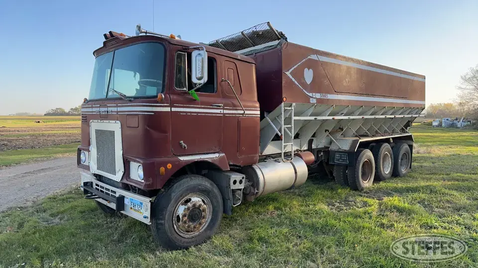 1971 Mack FS785 Tri-Axle Boxed Truck