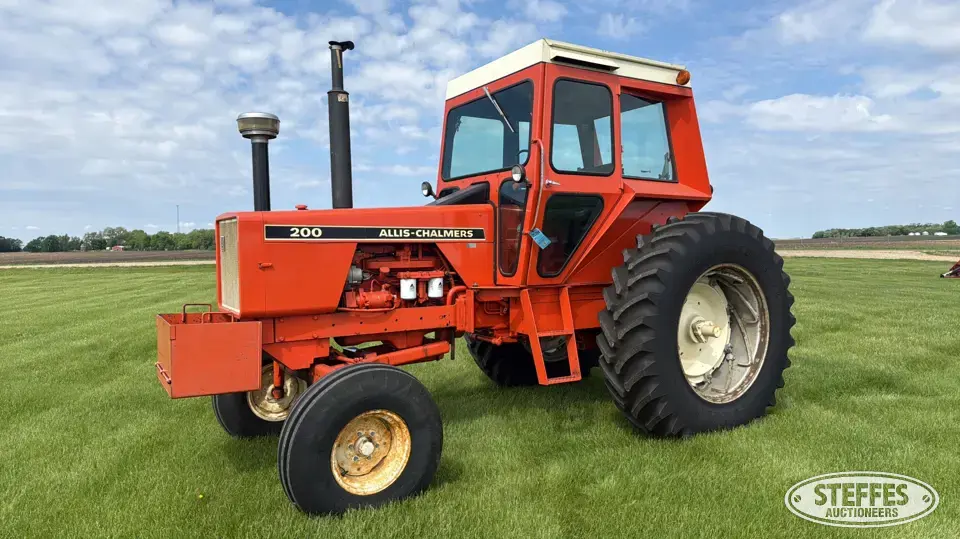 1973 Allis-Chalmers 200 2WD Tractor