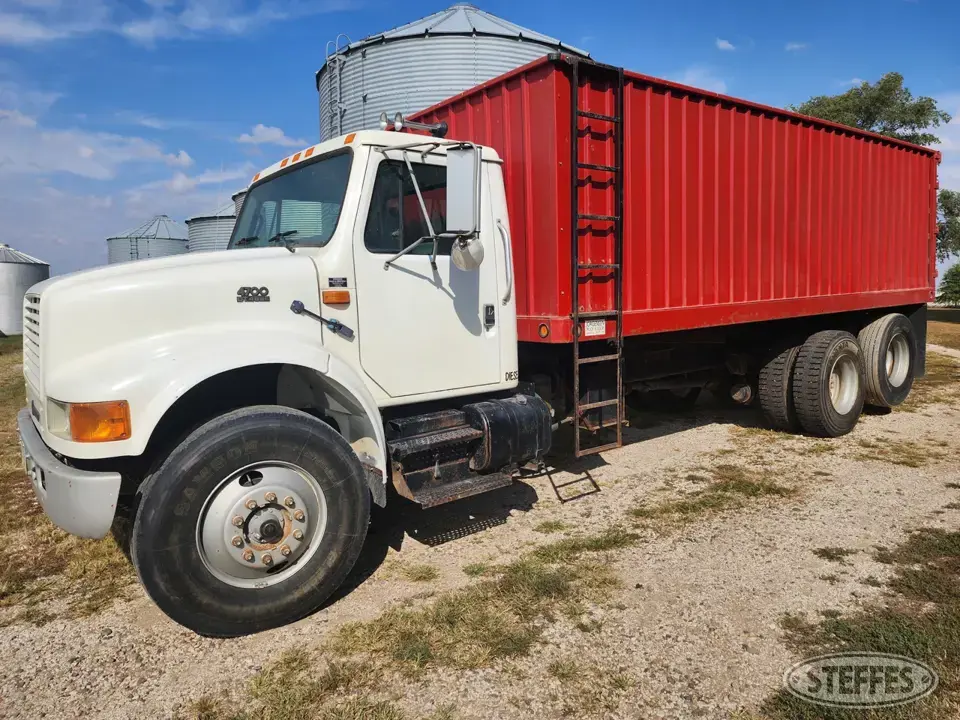 1998 International 4700 Tandem Boxed Truck
