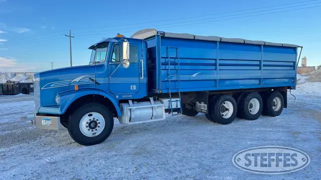 1998 Freightliner FLD112 Tri-Drive