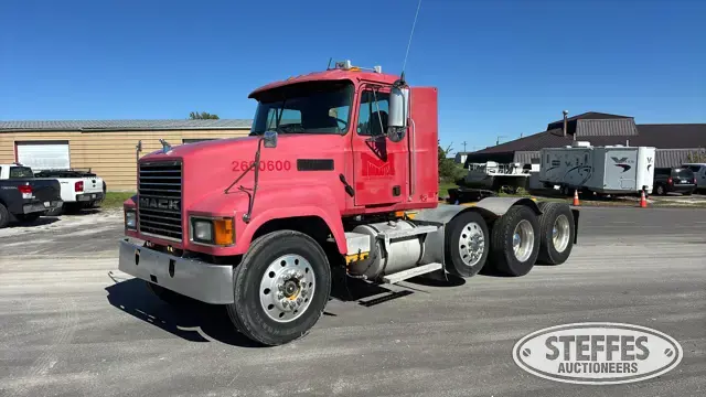 2000 Mack CH613