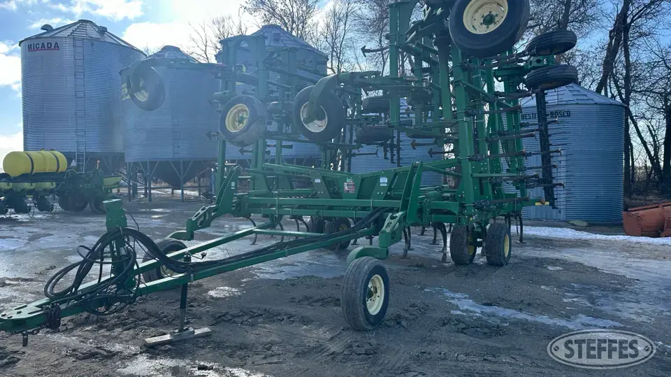 2003 John Deere 2200 Field Cultivator