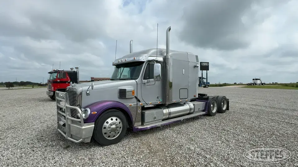 2006 Freightliner Coronado Conventional Truck with Sleeper