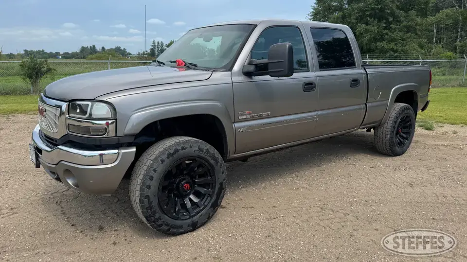 2006 GMC Sierra 2500HD 3 Quarter Ton Pickup
