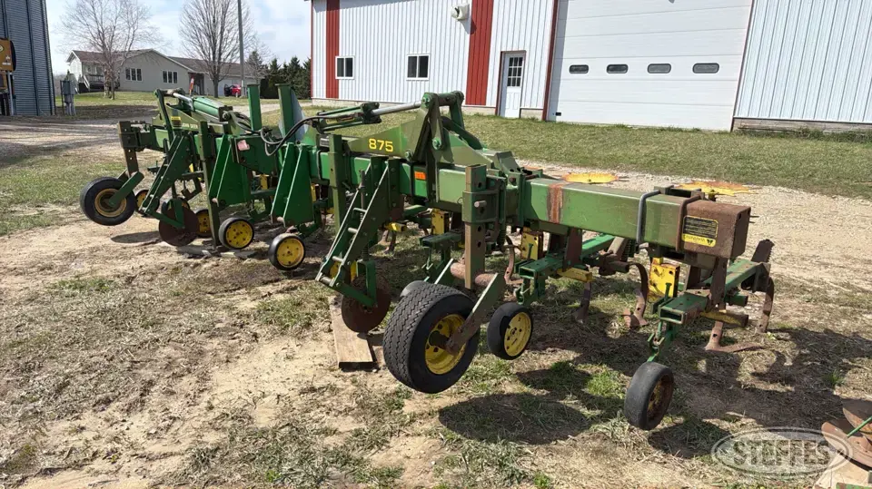 John Deere 875 Row Crop Cultivator