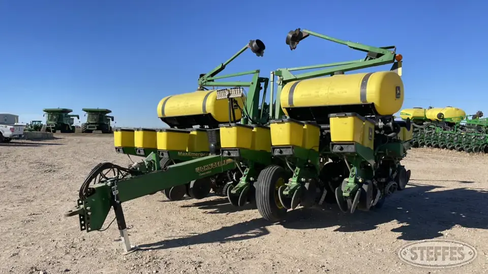 John Deere 1760 Conservation 12 or More Row Planter
