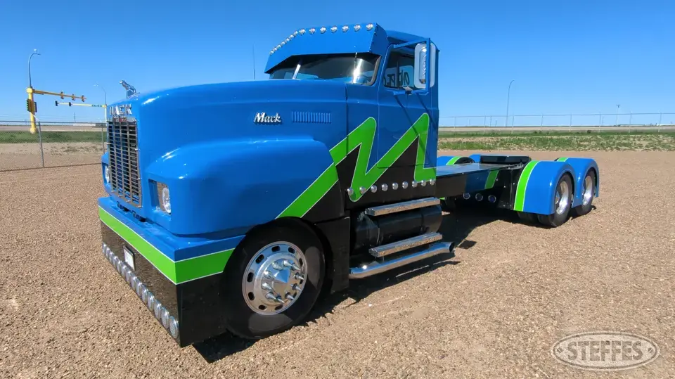 1998 Mack CH613 Conventional Truck without Sleeper
