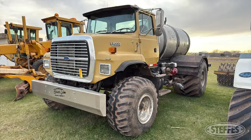 1992 Ford L8000 Water Truck