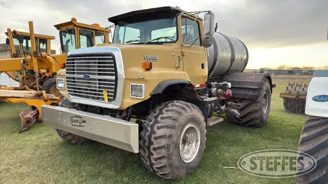 1992 Ford L8000