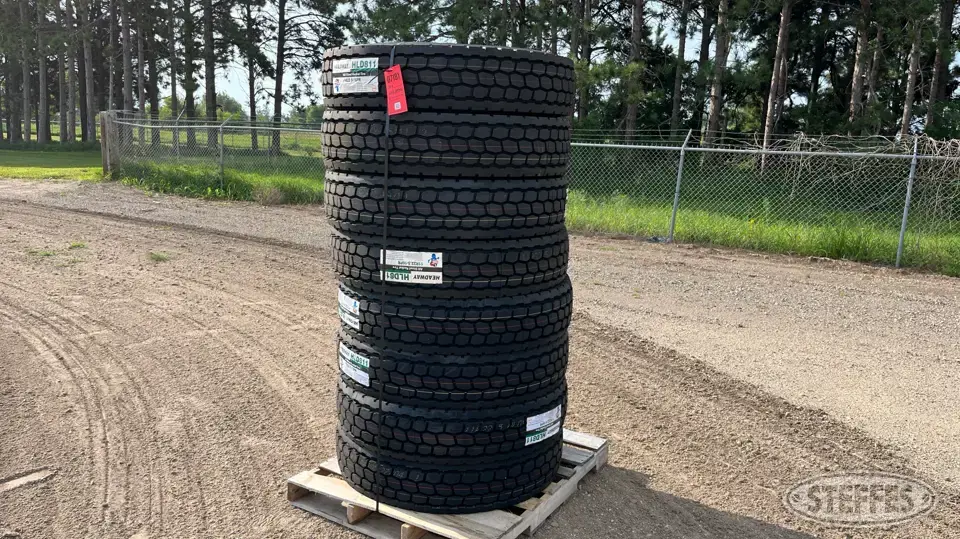 (8) Headway HLD811 11R22.5 tires Truck Tire