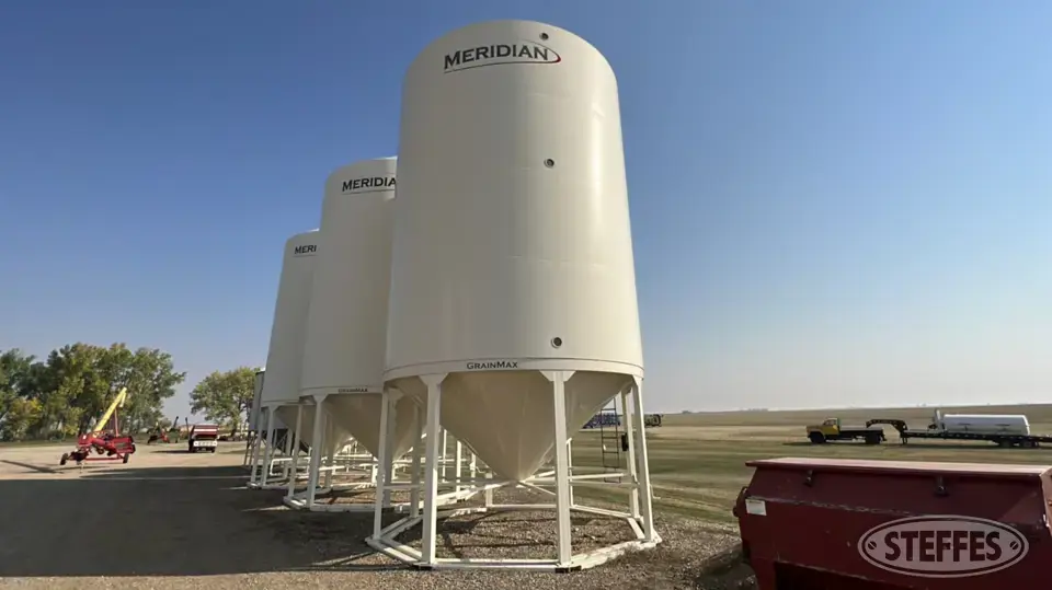 2016 Meridian GrainMax Hopper Bin
