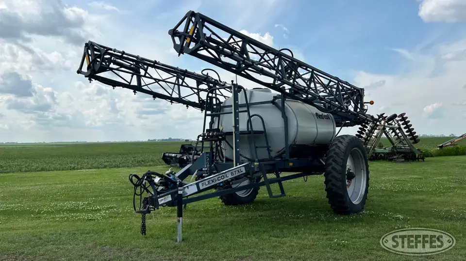 2000 Flexi-Coil 67XL Pull-Type Sprayer