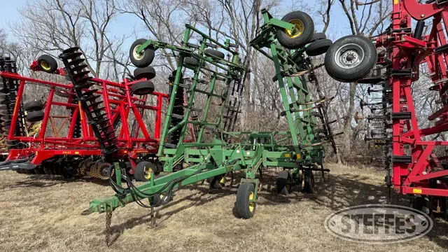 John Deere 680