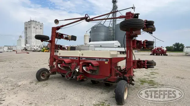 International 800 Cyclo Air