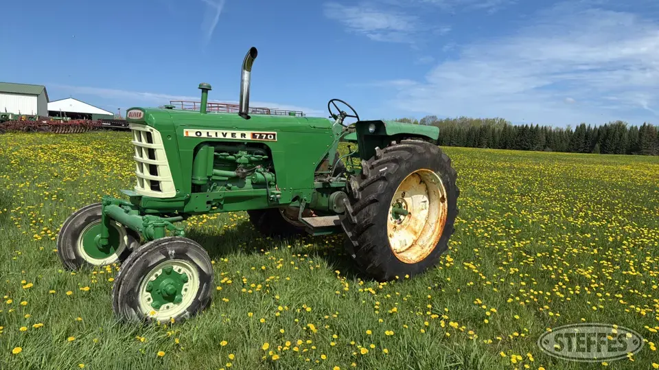 1964 Oliver 770 2WD Tractor