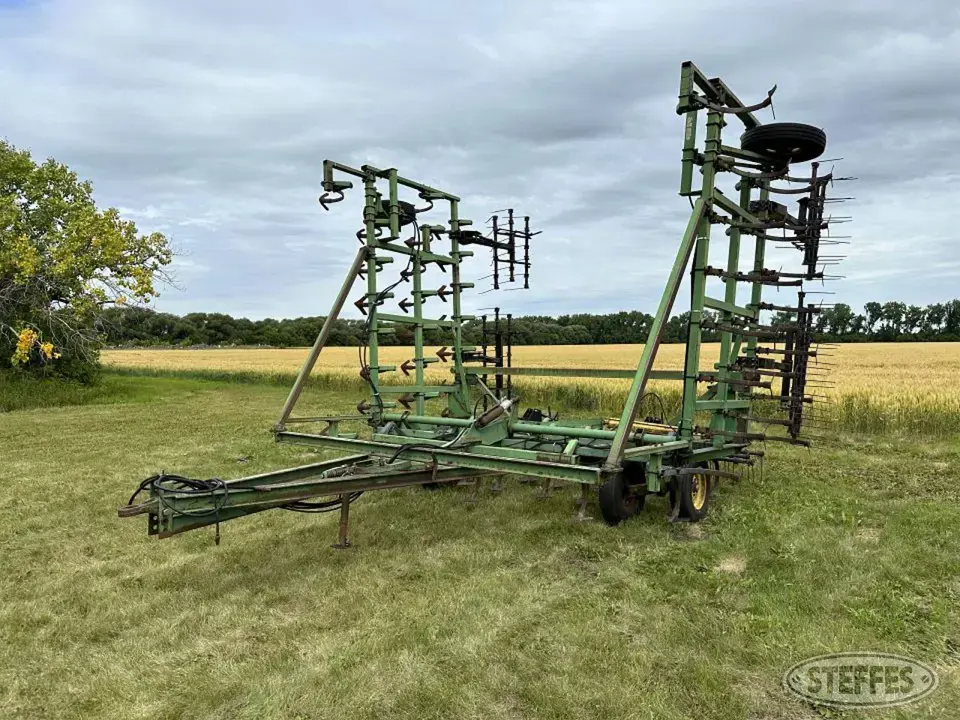 John Deere 1000 Field Cultivator