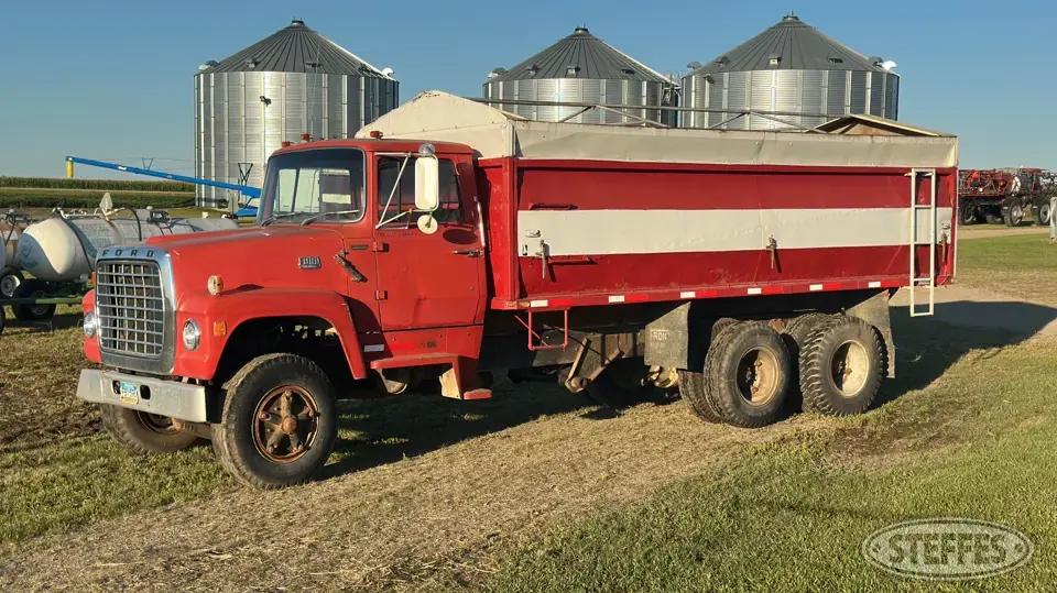 1974 Ford 800 Grain Truck