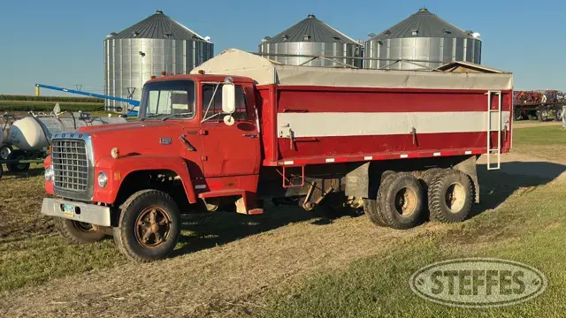 1974 Ford 800