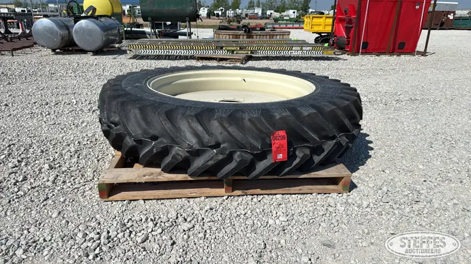 Titan Hi-Traction 380/90R46 tire Tractor-Implement Tire