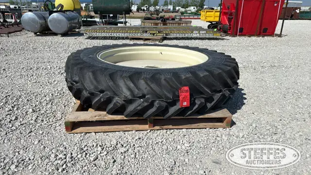 Titan Hi-Traction 380/90R46 tire