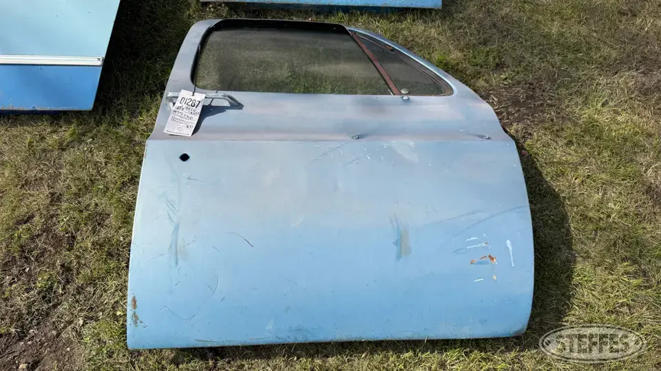 Chevrolet RH door Truck-Trailer Part