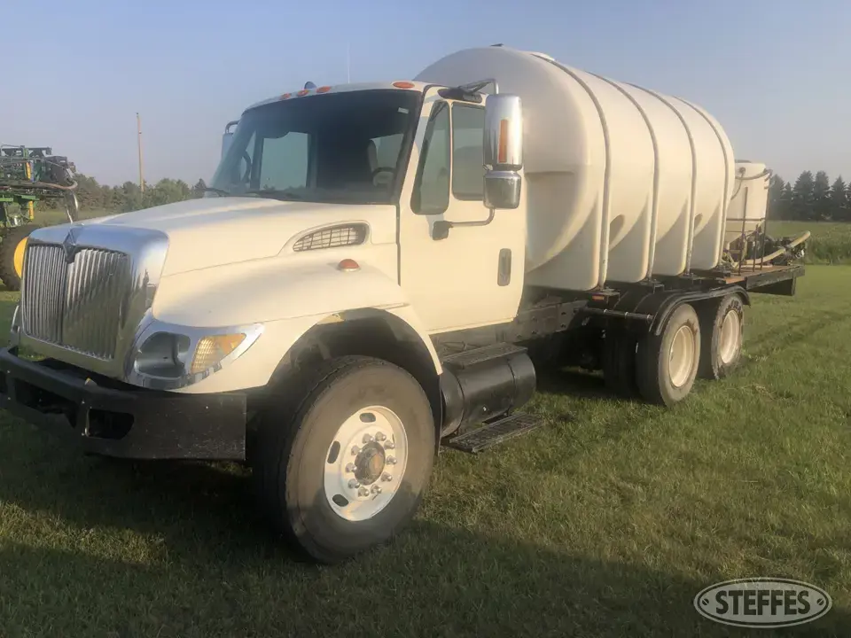 2002 International 7400 Tank Truck