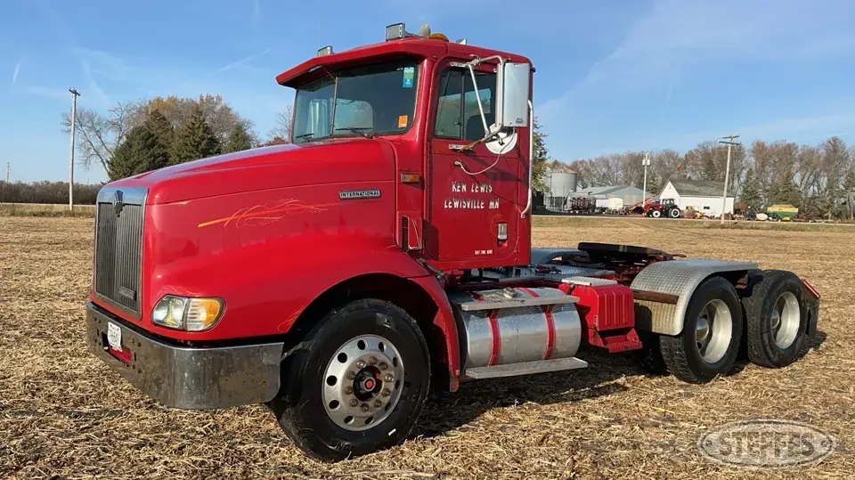 2001 International 9100i Conventional Truck without Sleeper