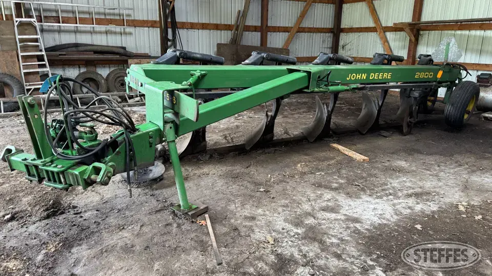 John Deere 2800 Plow