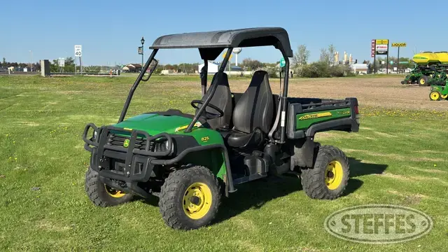 2013 John Deere 825i