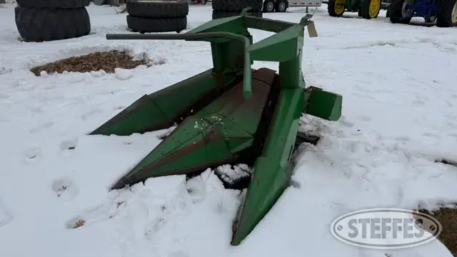 John Deere forage harvester corn head