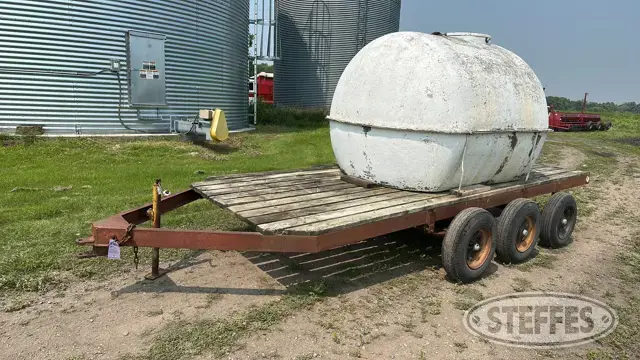 Shop-built tri-axle equipment trailer
