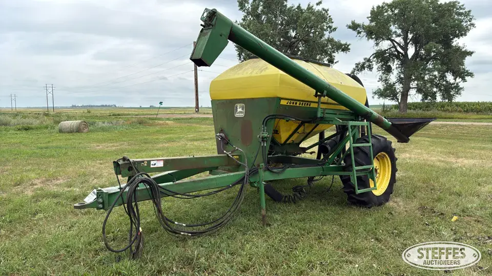 John Deere 770 Commodity Cart