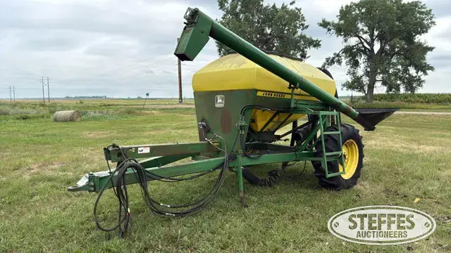 John Deere 770