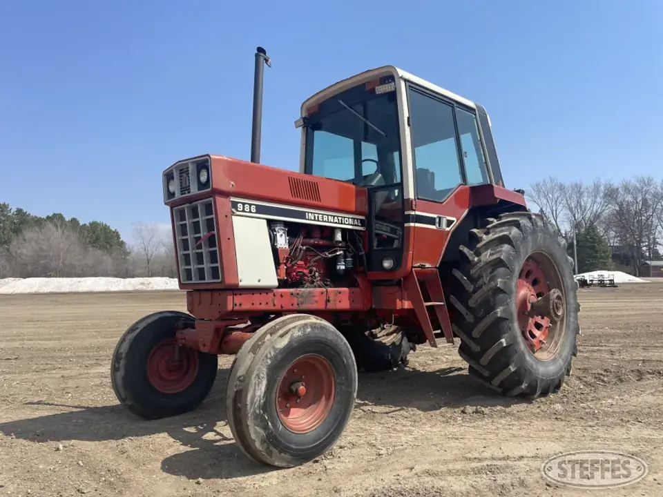 1976 IHC 986 2WD Tractor